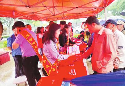 忻州經(jīng)濟(jì)開發(fā)區(qū)舉辦“安全生產(chǎn)宣傳咨詢?nèi)铡被顒樱胃哔|(zhì)量發(fā)展安全基石